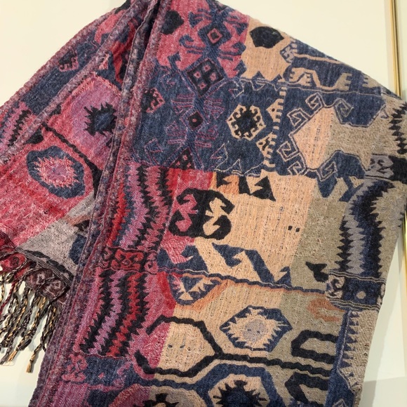 Aritzia Reversible Scarf - Picture 2 of 3